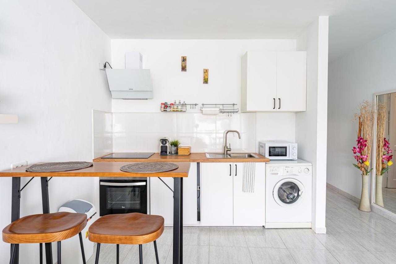 Paradise Beach Sea View Apartment Адехе Екстериор снимка